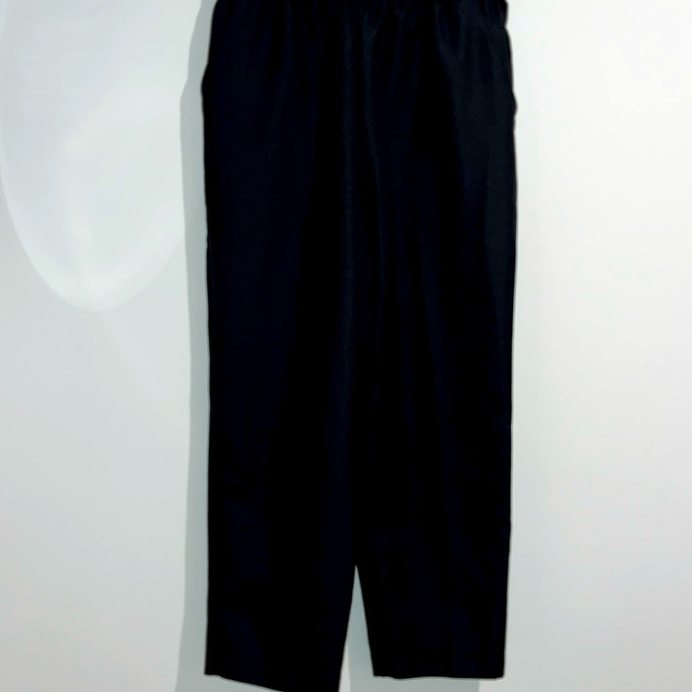 Donnkenny black elastic waist pants. Size 16.